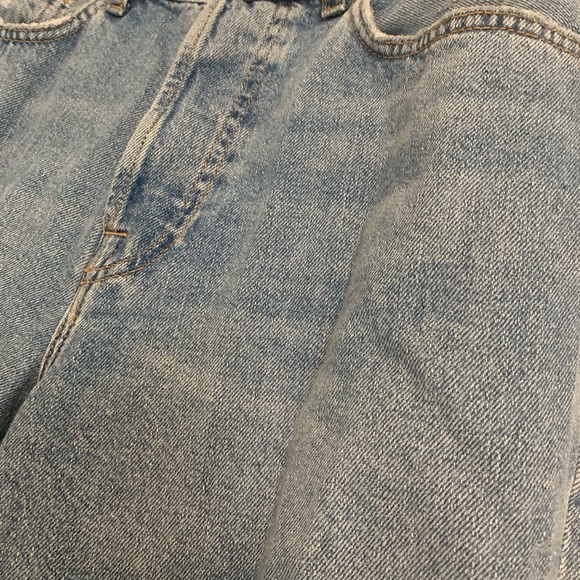 Forever 21 Mom Jeans 🤍 - Picture 3 of 6